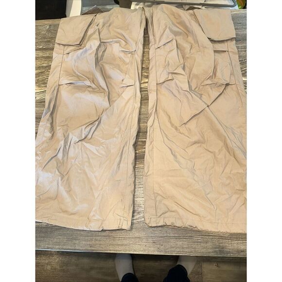 Universal Threads Women's Parachute Cargo Pants Tan Size Medium. NWOT. P - Picture 2 of 10
